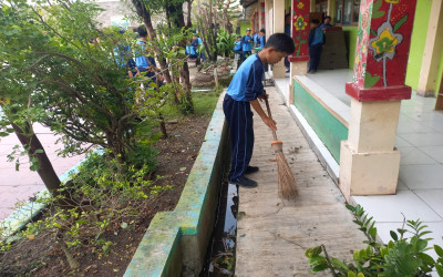 Pelaksanaan Jumat ASRI di SMP Negeri 3 Talang